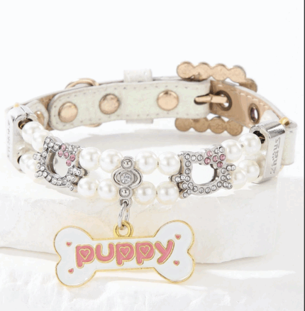 Collar de perlas c/dije huesito.Motivos de Kitty. Talle S y M